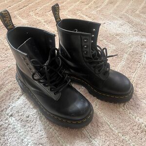 Dr. Martens 1460 WOMEN'S SMOOTH LEATHER LACE UP BOOTS
